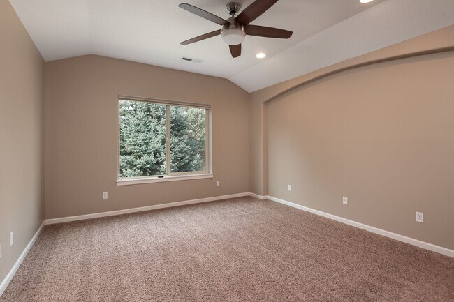 Building Photo - 4-Bedroom Home Near Pine Nursery Park Smar...