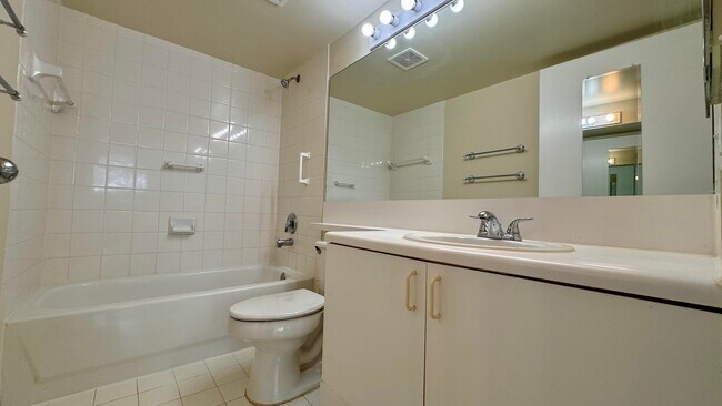 Building Photo - 7808 Sonoma Springs Cir