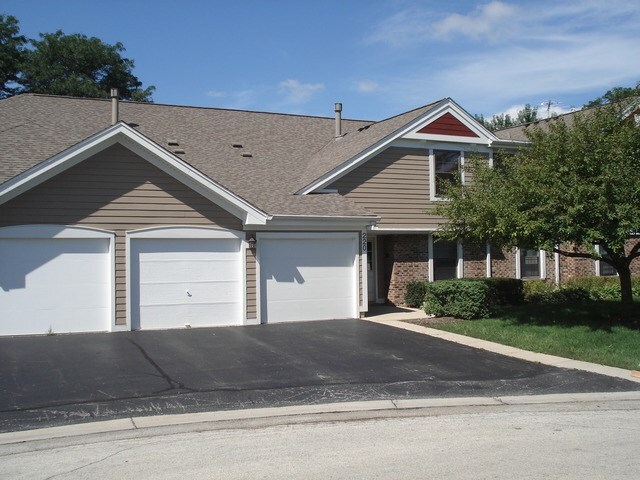 Front - 220 Oak Knoll Ct