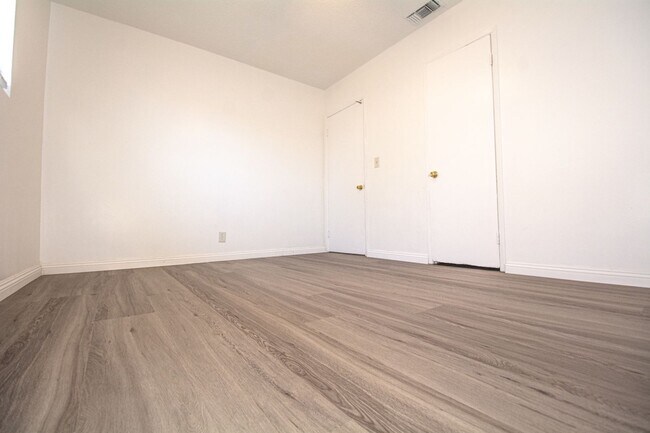 Building Photo - 306 N Azusa Ave