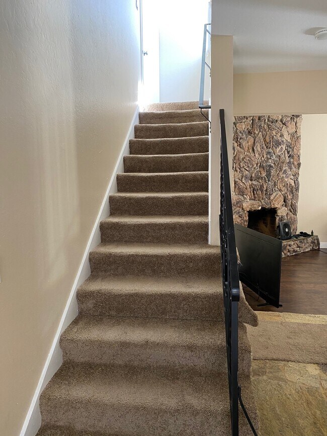 Stairway to upstairs MBR suite - 627 Timberpine Ave