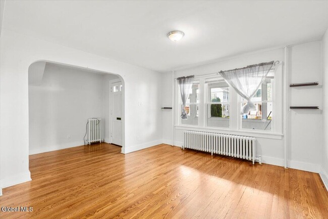 Building Photo - 4 Edison Ave