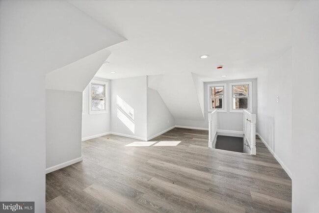 Building Photo - 566 Rutherford Ave