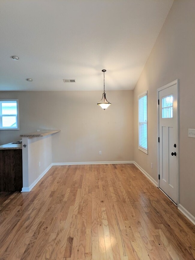 Building Photo - South Asheville Rental!