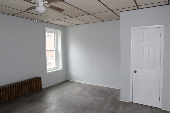 Building Photo - 255 W Rowe St