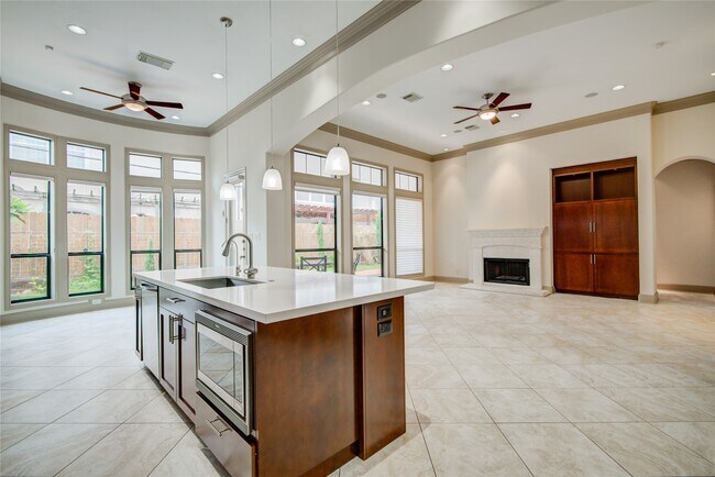 Building Photo - 5346 Val Verde St