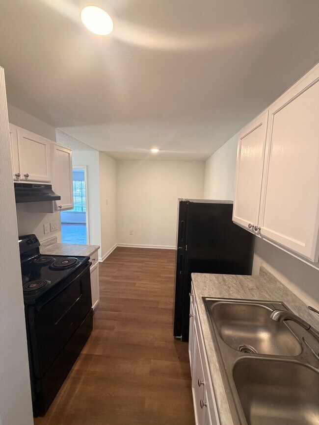 Building Photo - 109 Limoges St