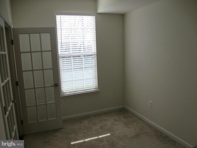 Building Photo - 1710 Featherstone Rd