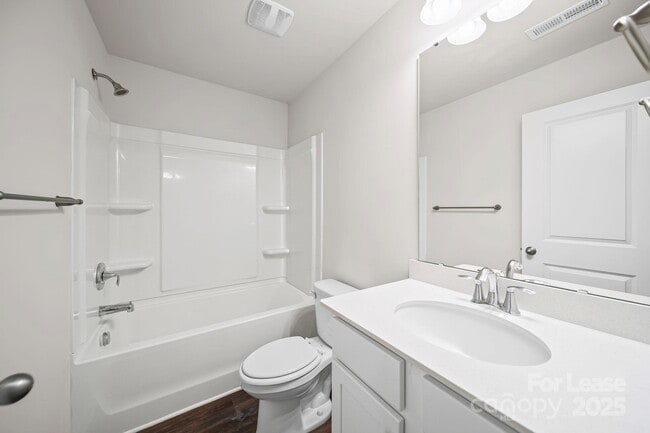 Building Photo - 916 S Battleground Ave