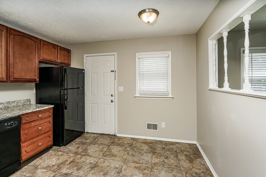 Building Photo - 2402 Parliament Ct