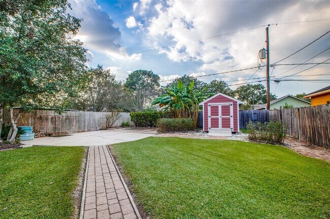 Building Photo - 8421 Baker Dr
