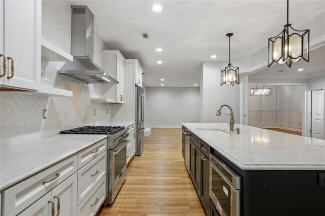 Building Photo - 210 Aerie Ct