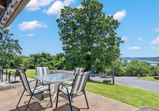 Building Photo - Remodeled and Stunning 1 Bedroom Condo | Fully Furnished | All Utilites Included | 1 Bathroom | K...