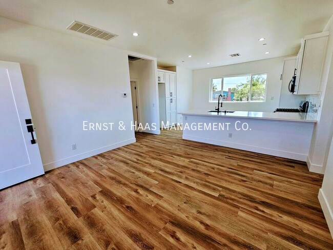 Building Photo - 5016 N Bentree Cir