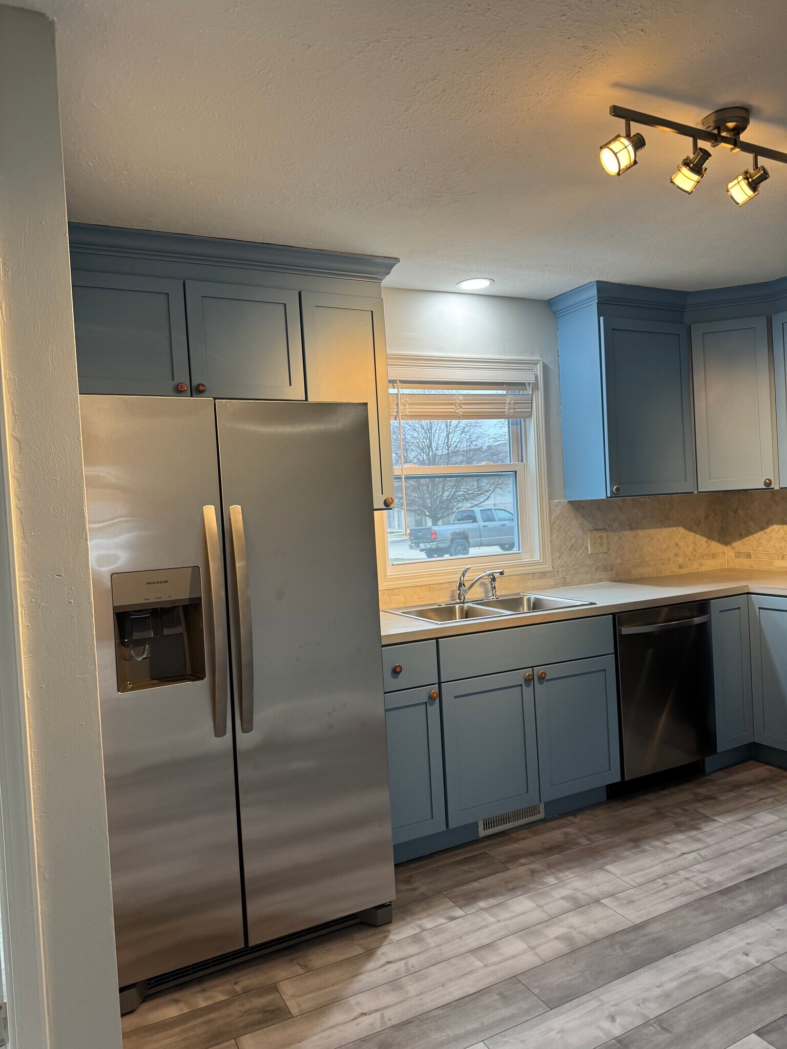 Building Photo - 214 Lindell Dr