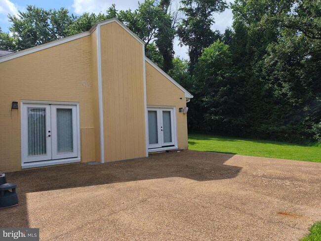 Building Photo - 901 Walker Rd