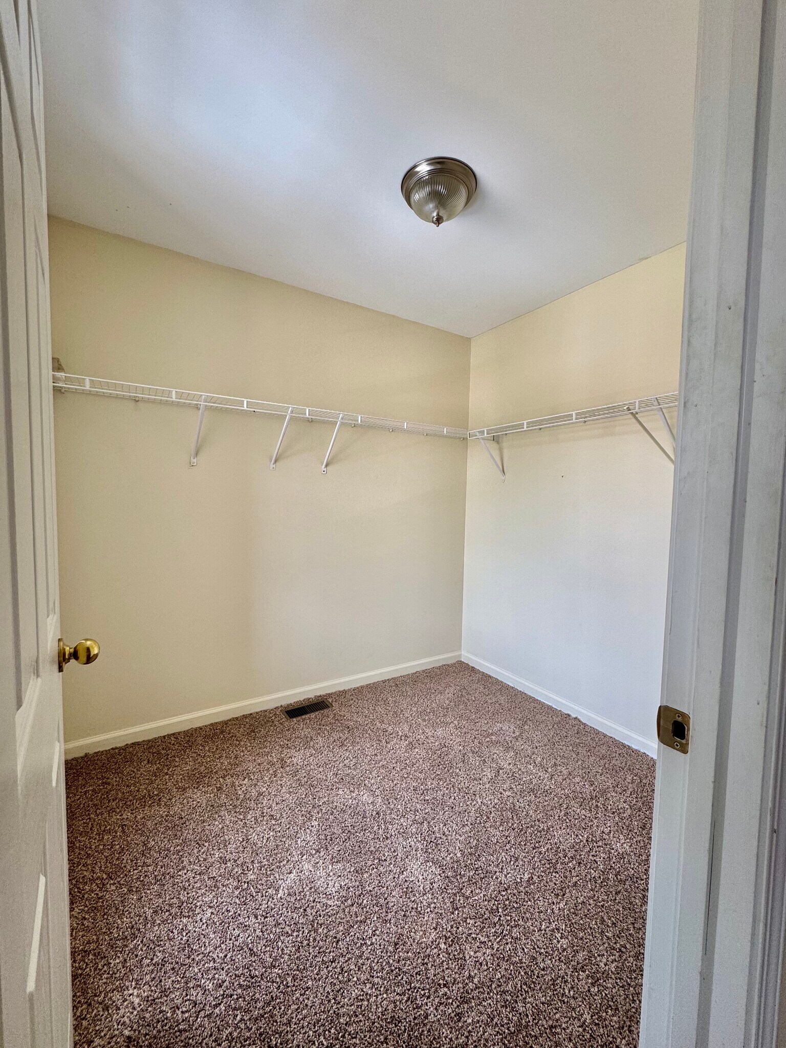 Building Photo - 578 Hampton Way