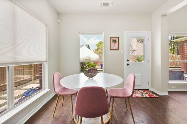 Building Photo - 8615 Discus Dr