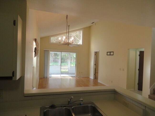 Building Photo - OVIEDO 3BR 2BA home in Alafaya Woods! Fenc...