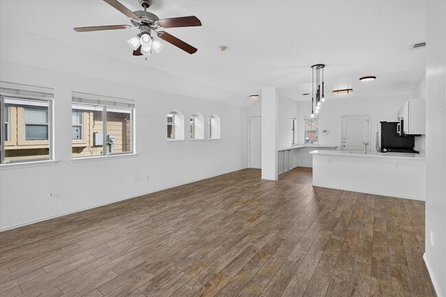 Building Photo - 15111 Parrish Ln