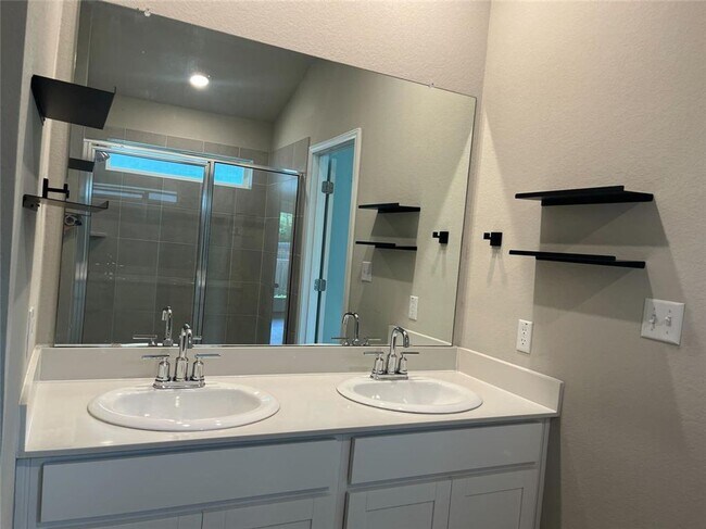 Building Photo - Charming 1-story home in South Austin!