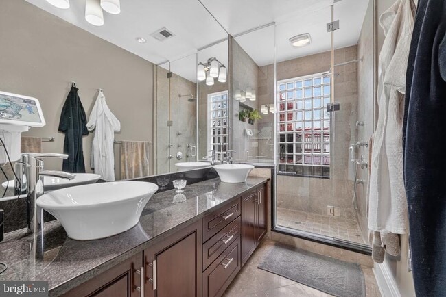 Building Photo - 1731 Riggs Pl NW