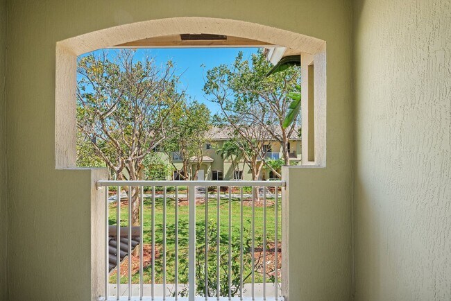 Building Photo - Spacious 3-Bedroom Townhome with 2.5 Baths | 2,035 Sq. Ft. in Homestead
