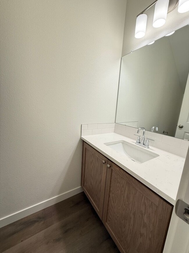 Building Photo - Brand New Stunning 3 Bed/2.5 Bath Townhouse-Old Farm District