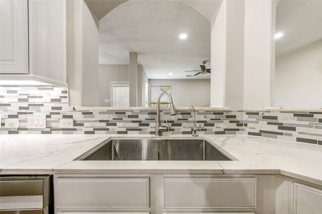 Building Photo - 20138 Jasper Oaks Dr