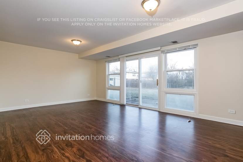 Building Photo - 825 W Manor Ct