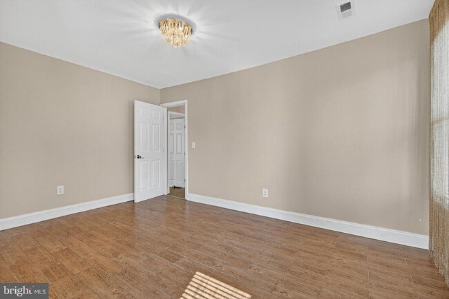 Building Photo - 426 Main St