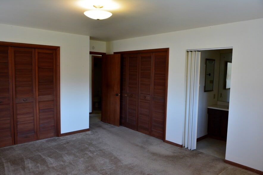 Bedroom #1 w/Full Bath - 301 E 1st Ave