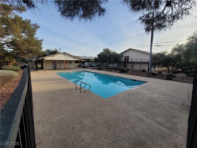 Building Photo - 4955 Jeffreys St