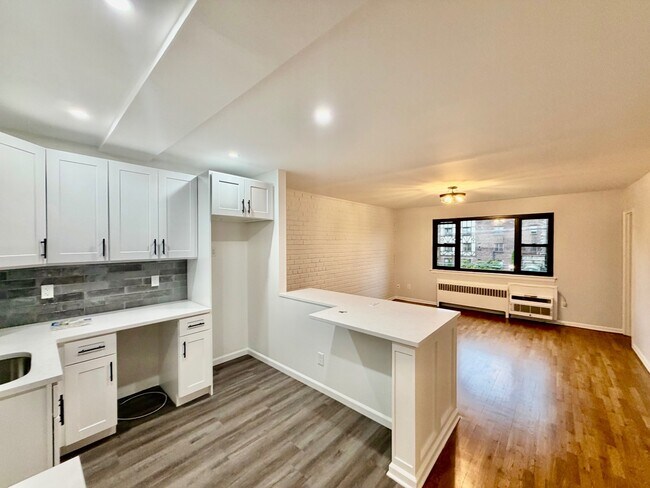 Building Photo - 115 Stonelea Pl
