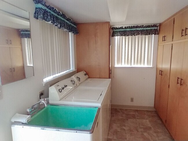 Building Photo - 2 Bedroom Orland Home