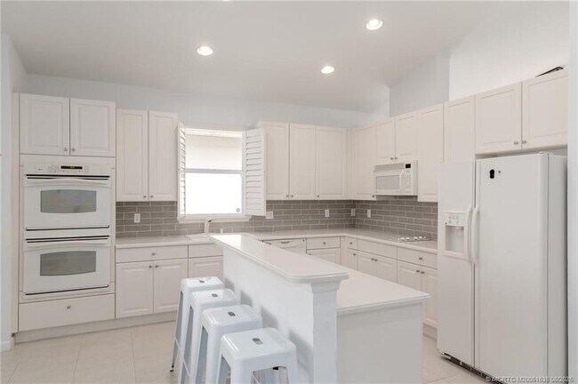 Building Photo - 1040 SE Fleming Way