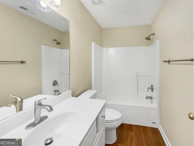 Building Photo - 260 Winthrop Ln