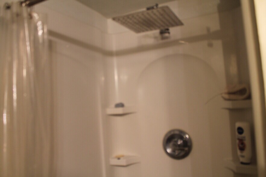 Building Photo - 2216 Georges Ln