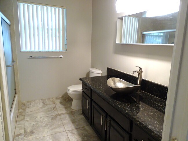 Building Photo - 6325 Winding Lake Dr