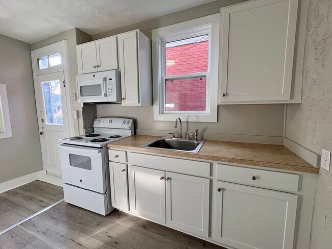 Building Photo - 22 E Jackson St