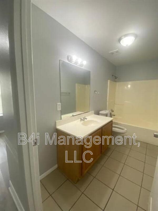 Building Photo - 141 Garfield St