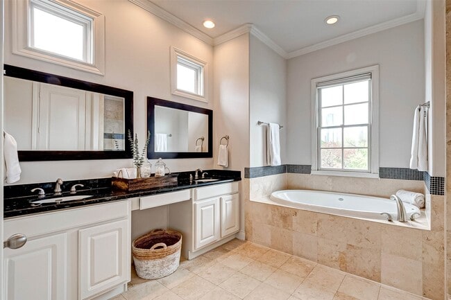 Building Photo - 1514 Summer St