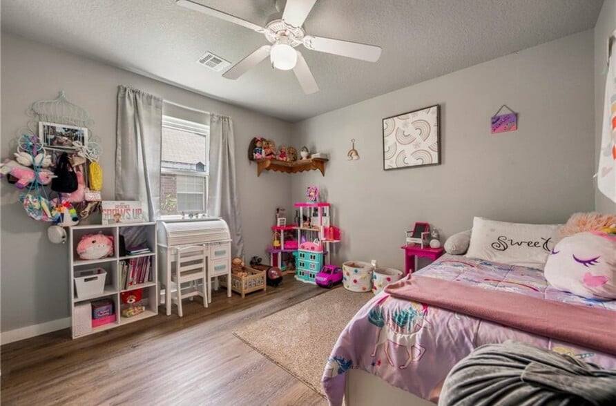 Guest Bedroom - 707 E Eastview Dr