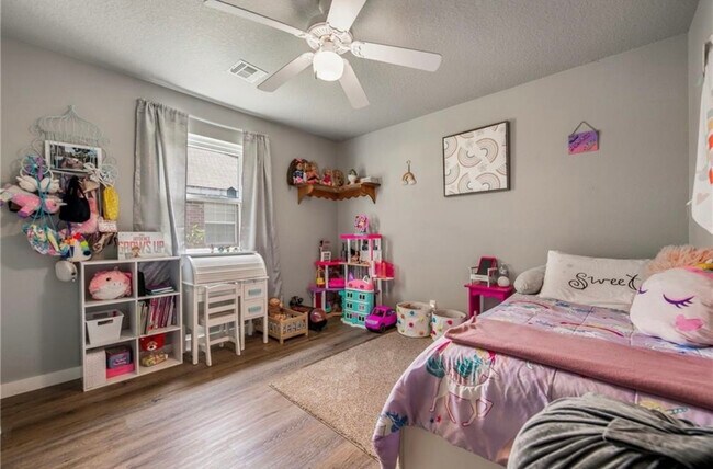 Guest Bedroom - 707 E Eastview Dr
