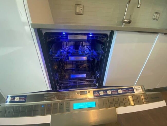 Building Photo - FURNISHED OR UNFURNISHED! One of the Most Desirable Locations On the Wharf!  1 Bed at the VIO! Av...