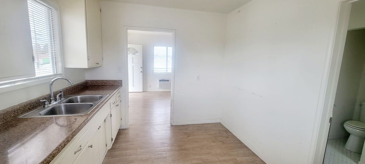 Building Photo - 6202 Cherry Ave