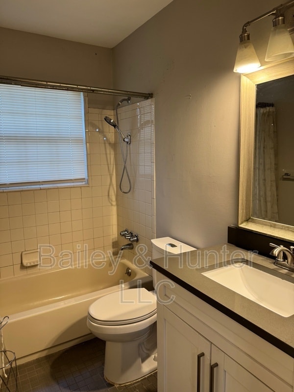 Building Photo - 440 Mead St SE