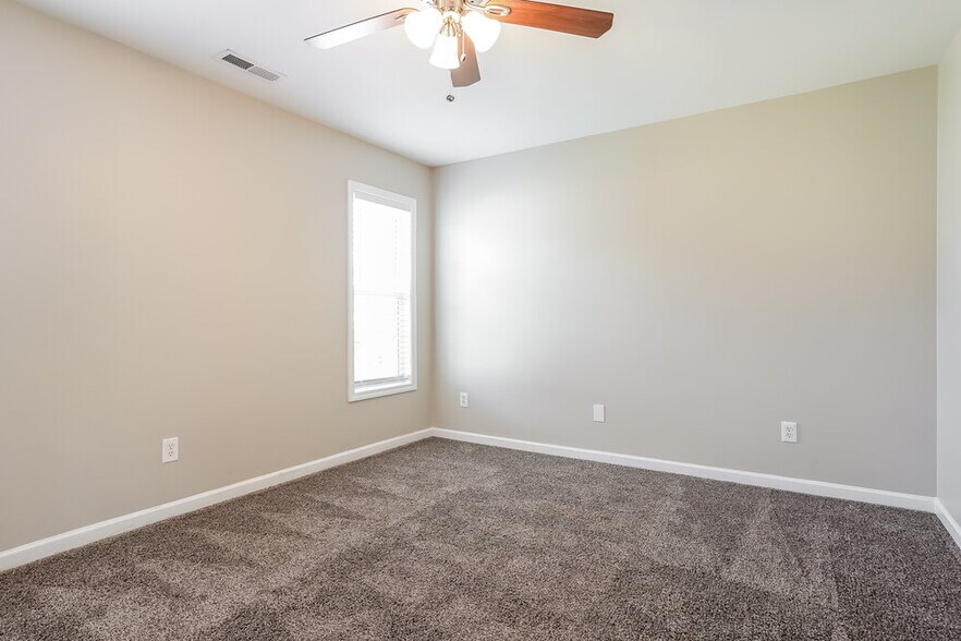 Building Photo - 1217 Southgate Dr
