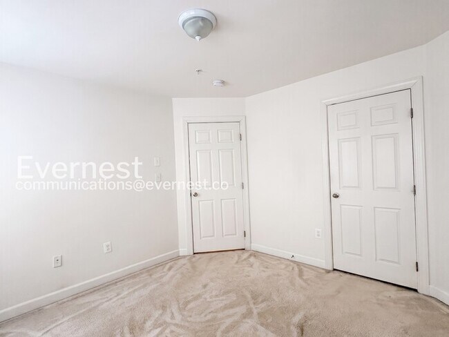 Building Photo - Spacious Living with Fireplace, Deck & Garage / 3 Bed & 4 Bath / Available Now!