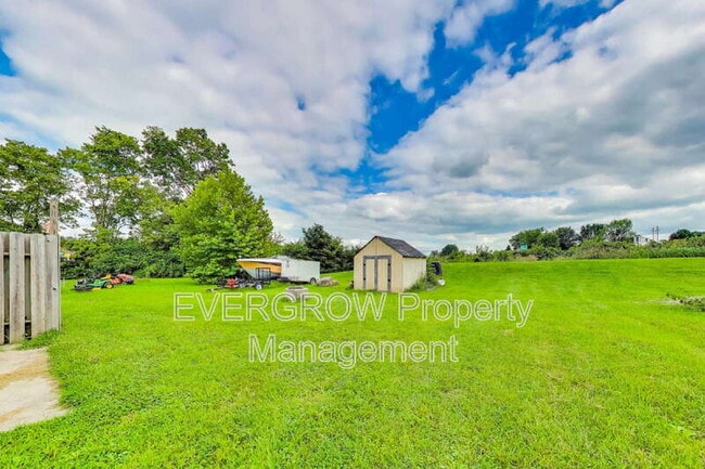 Building Photo - 9455 Huggin Hollow Rd